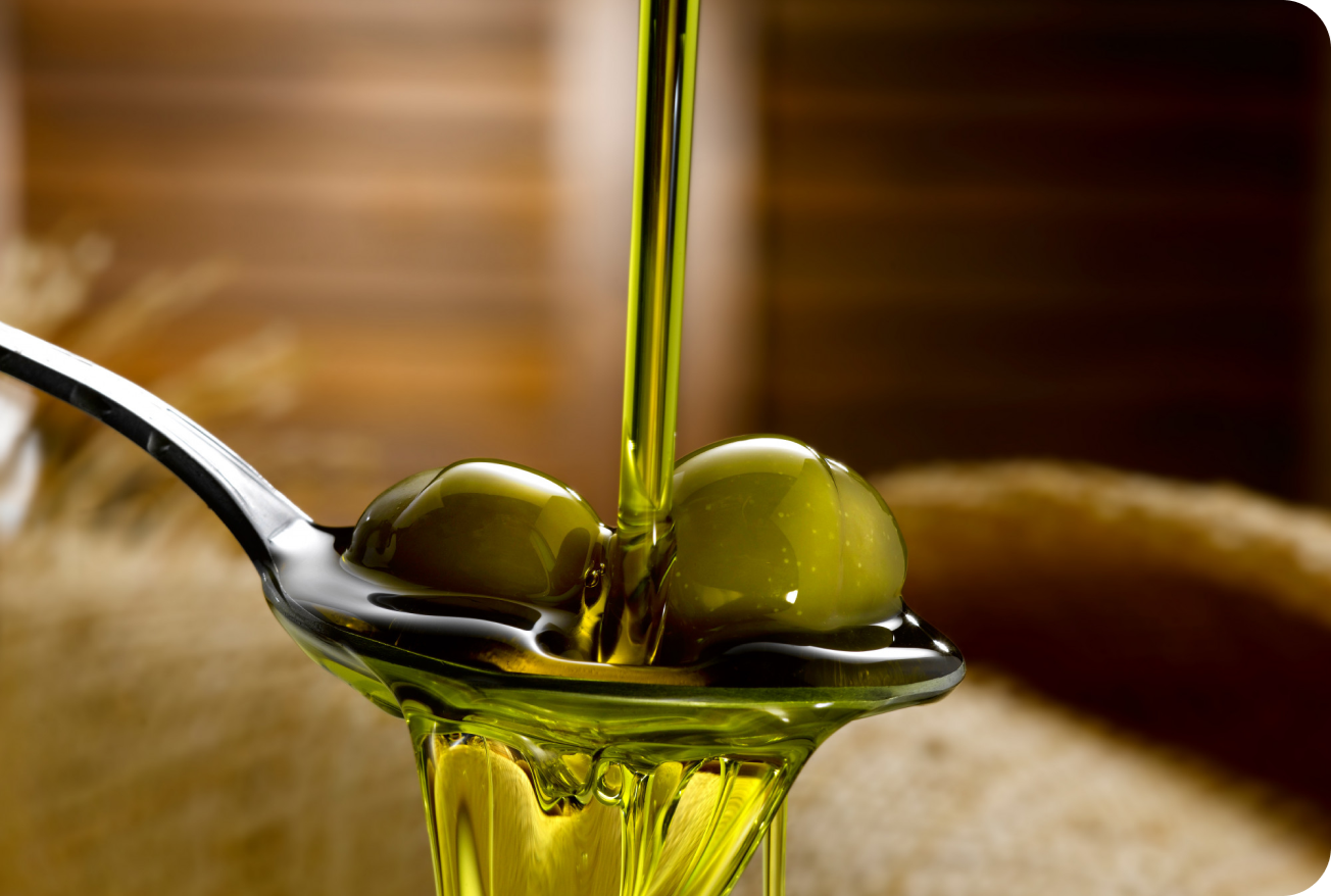 Imagen decorativa de aceitunas bañadas en aceite